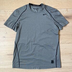 Nike pro dry fit fitted mens Sz L short sleeve top crew neck gray & black *U5